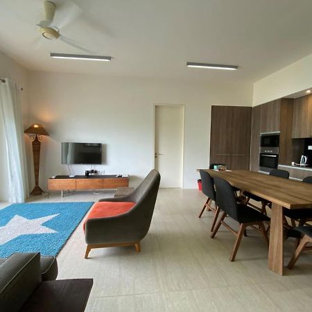 By The Sea@ Cozy Beachfront Home Бату Феринги Екстериор снимка