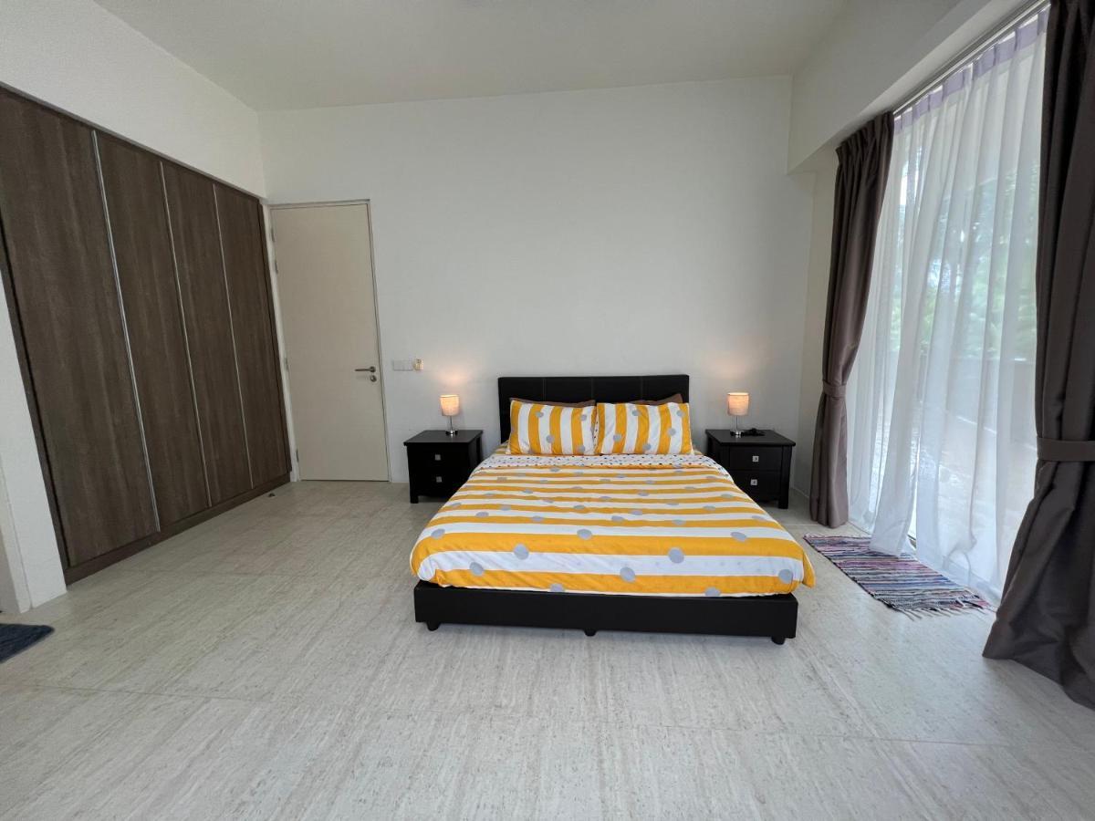 By The Sea@ Cozy Beachfront Home Бату Феринги Екстериор снимка