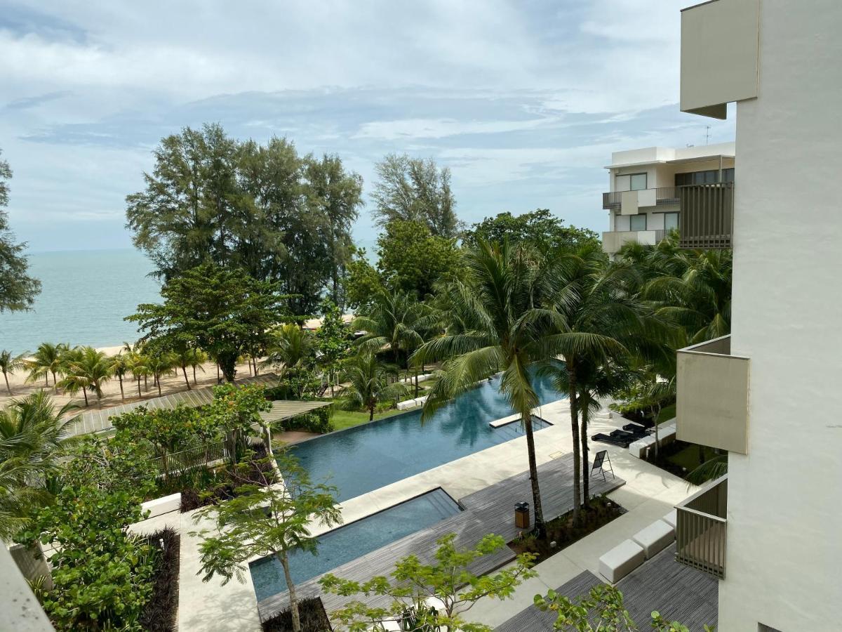 By The Sea@ Cozy Beachfront Home Бату Феринги Екстериор снимка