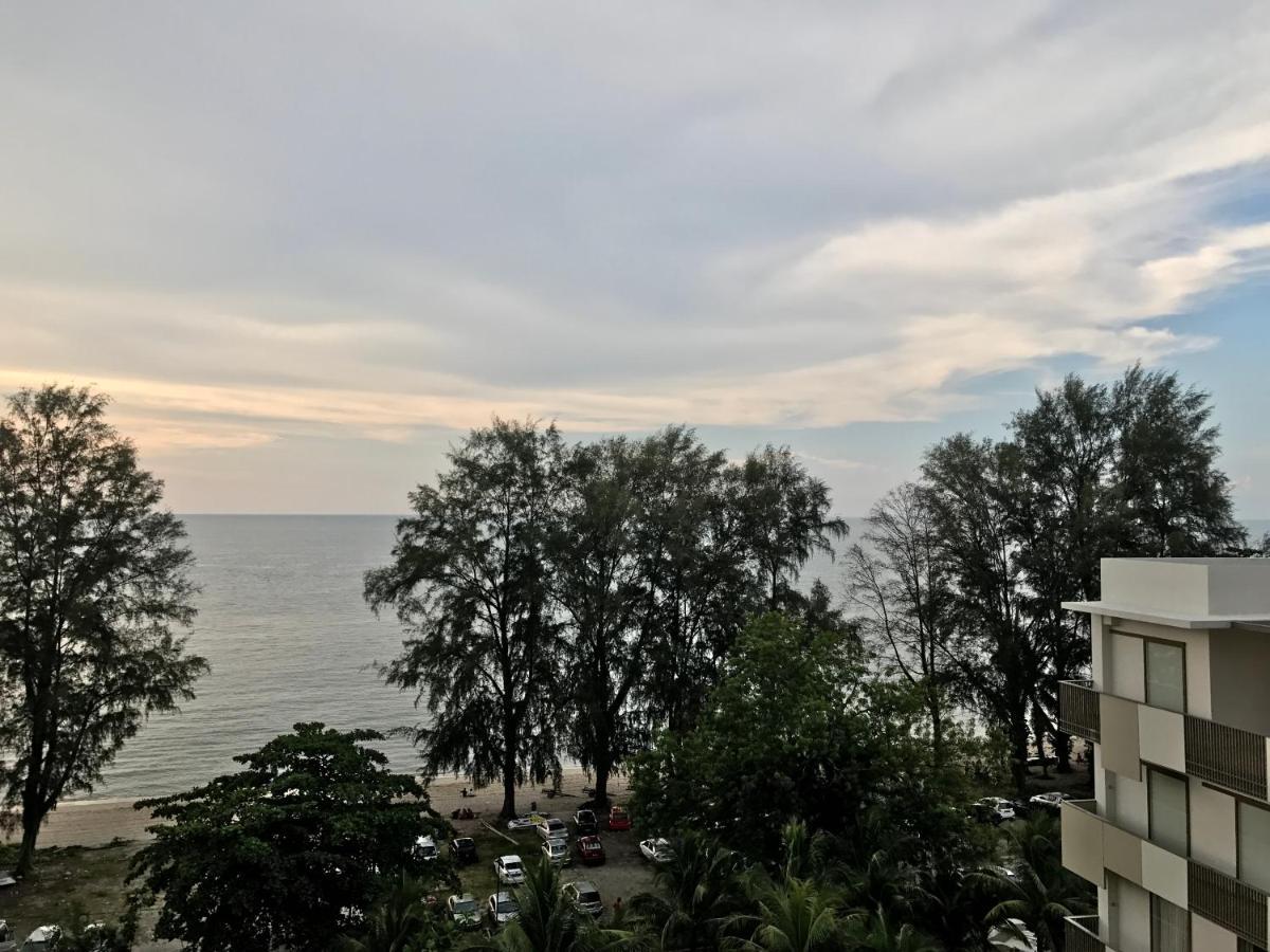 By The Sea@ Cozy Beachfront Home Бату Феринги Екстериор снимка