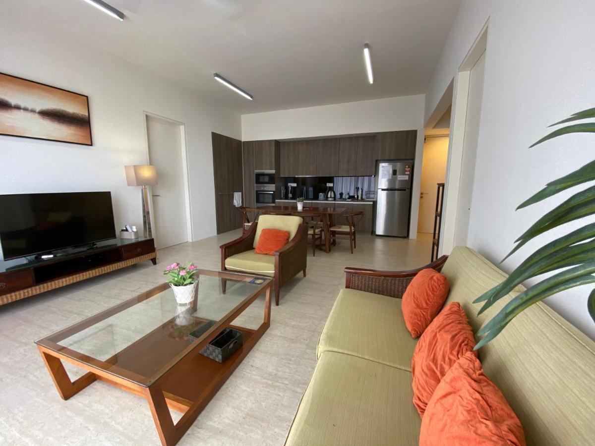 By The Sea@ Cozy Beachfront Home Бату Феринги Екстериор снимка