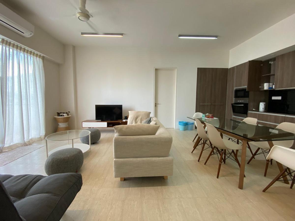 By The Sea@ Cozy Beachfront Home Бату Феринги Екстериор снимка