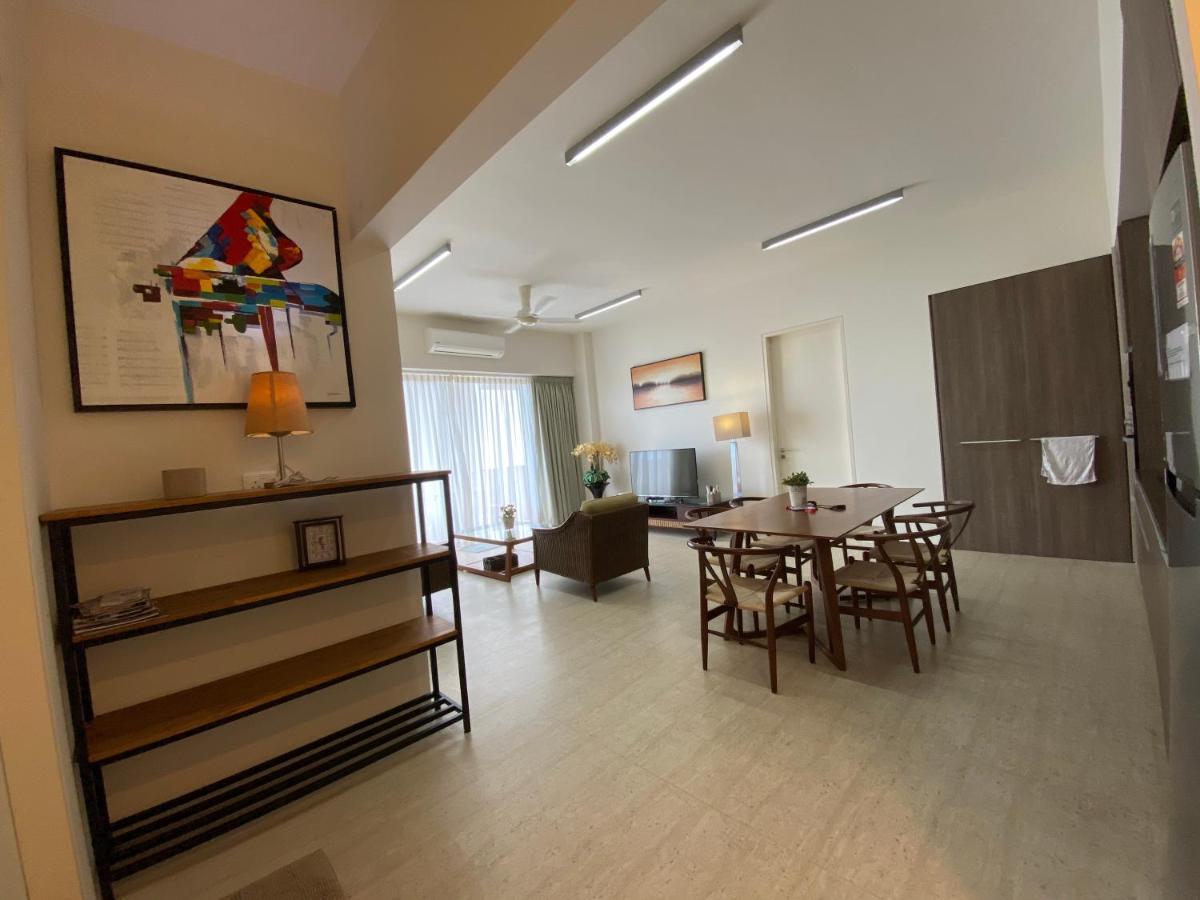 By The Sea@ Cozy Beachfront Home Бату Феринги Екстериор снимка