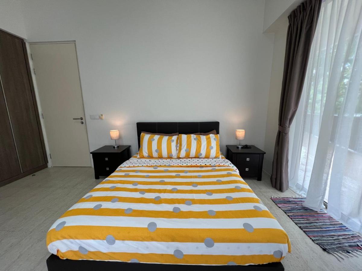 By The Sea@ Cozy Beachfront Home Бату Феринги Екстериор снимка