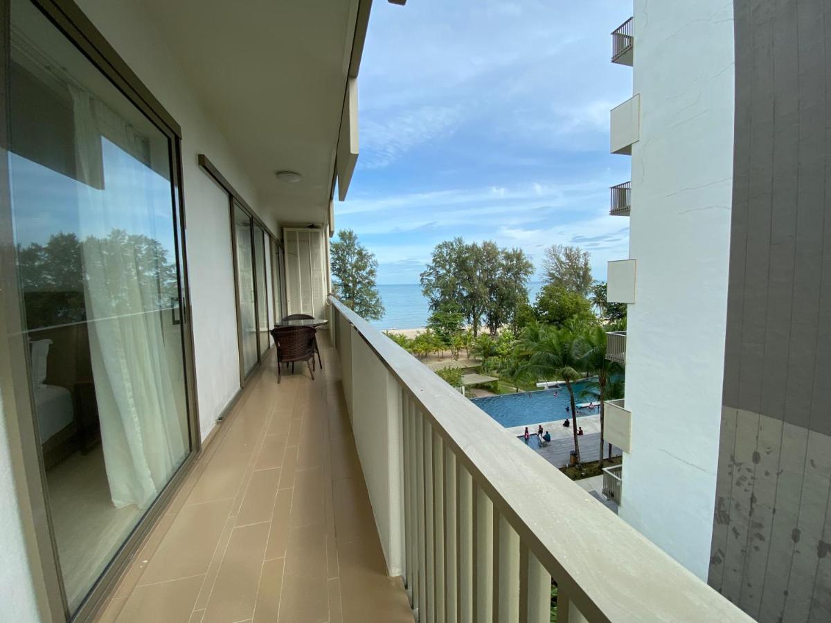 By The Sea@ Cozy Beachfront Home Бату Феринги Екстериор снимка